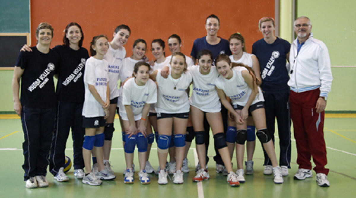 La scuola Panzini - Borgese ha incontrato il Viserba Volley - 