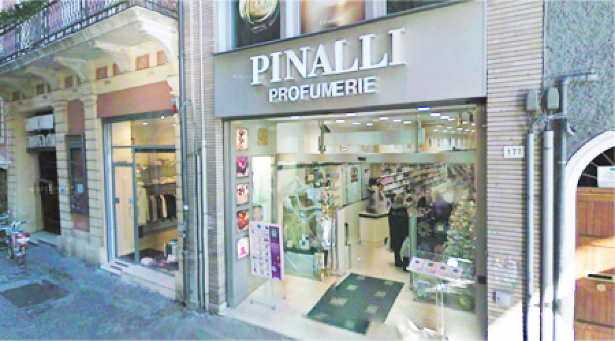 Riminese 33enne arrestata in centro per furto di profumi -