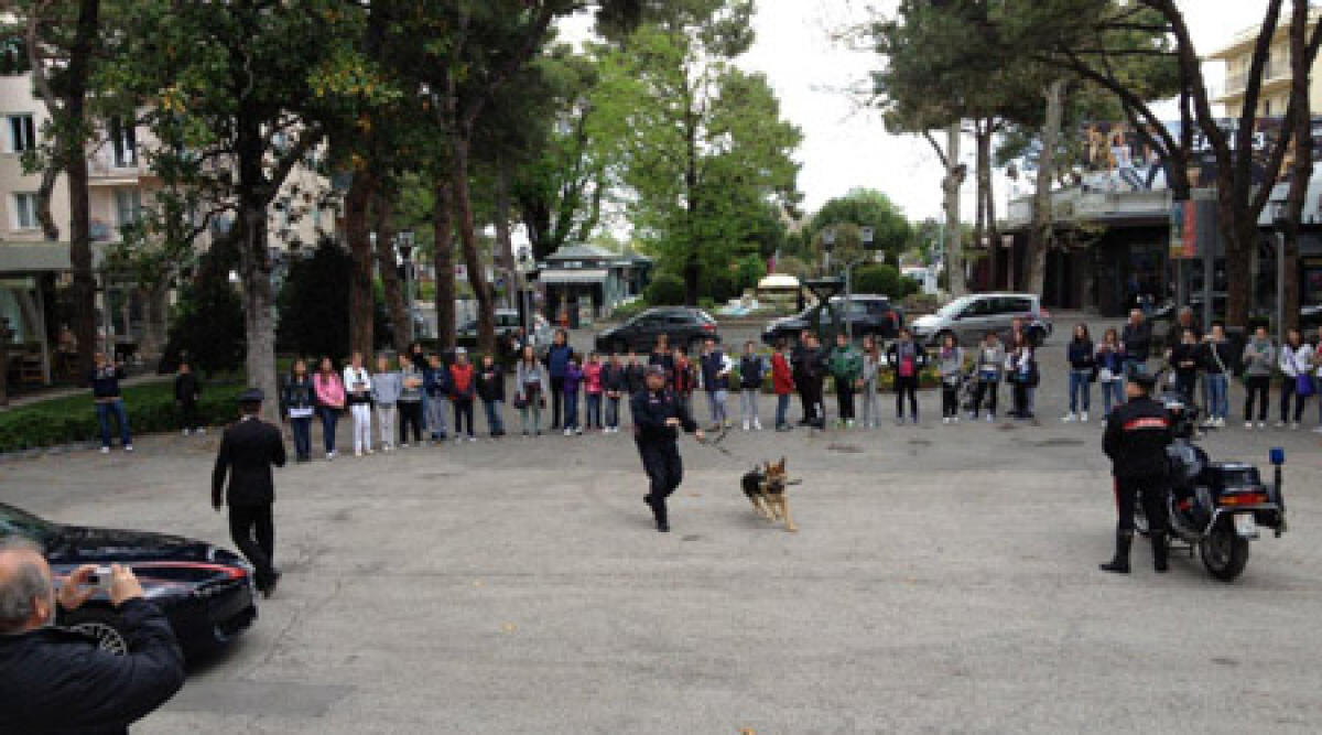 Riccione, studenti a scuola di legalita' con l'Arma dei Carabinieri -