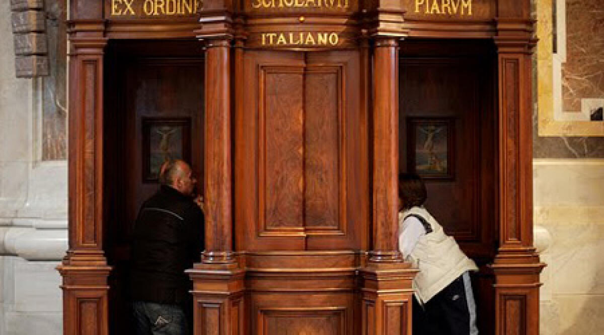 Sesso in confessionale, processo rinviato -