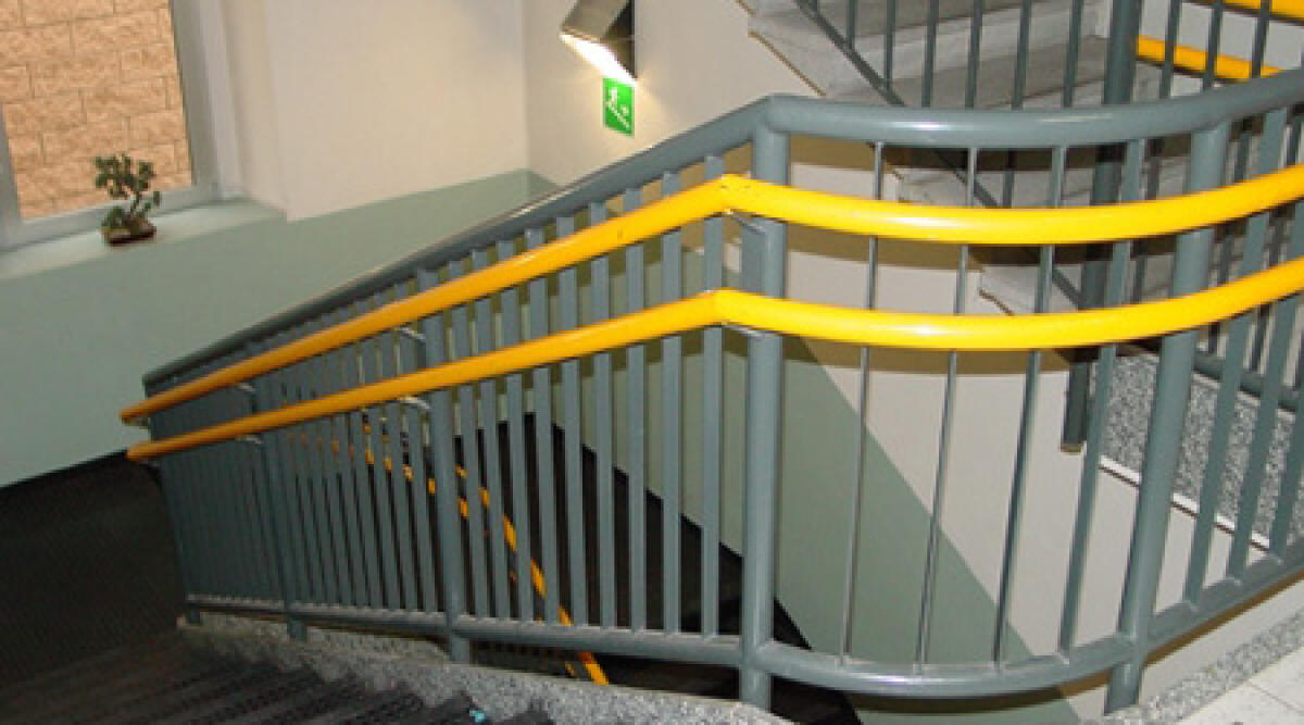 Litiga con la cognata, lei lo spinge dalle scale: intervengono i Carabinieri - 