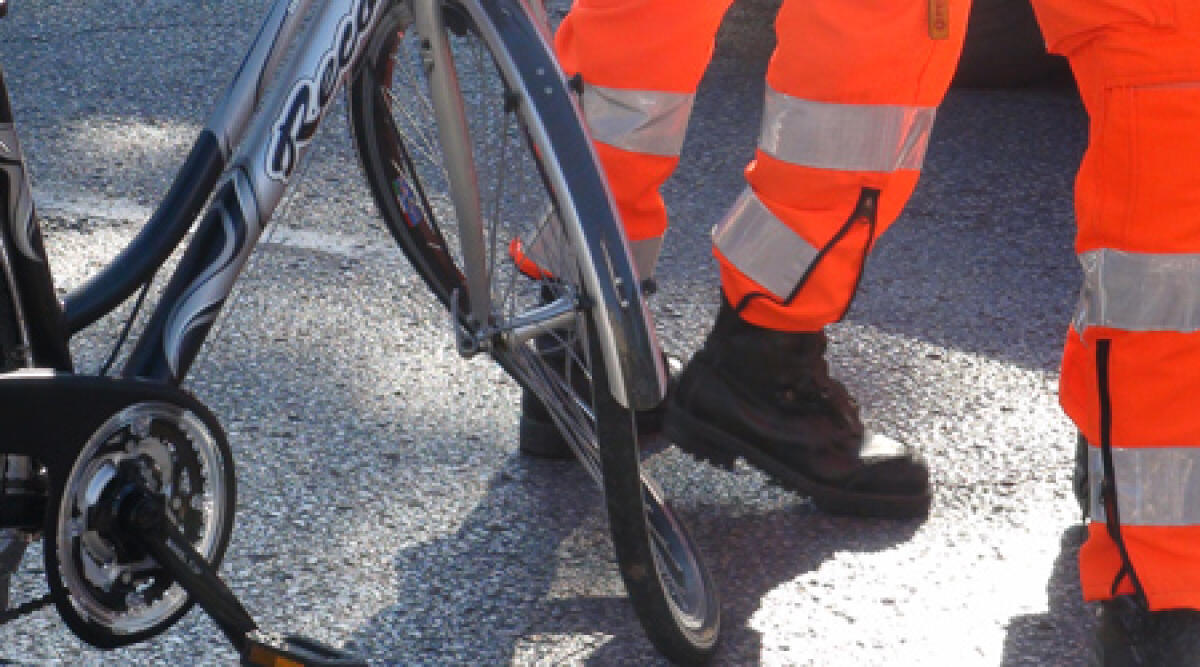 Incidente tra due biciclette, 53enne grave, ragazzino contuso -