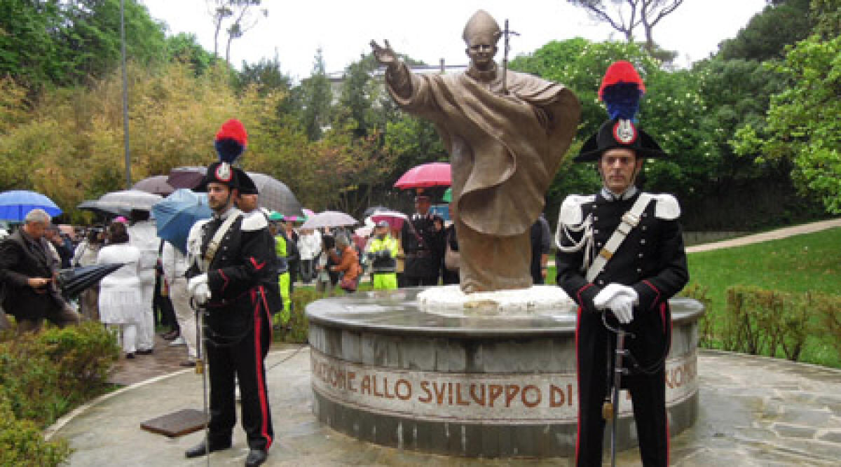 Riccione: inaugurata statua di Papa Giovanni Paolo II - 