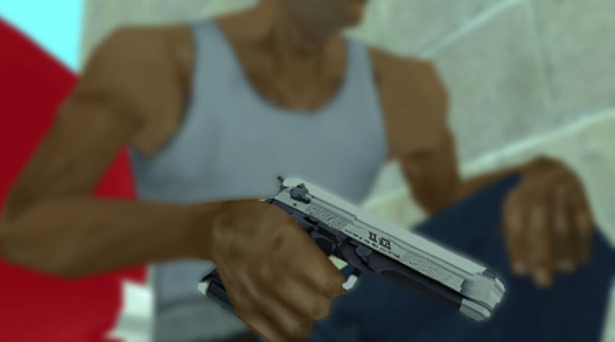 Mostra pistola ad acquirente interessato, ma si spara al piede: finisce in ospedale -