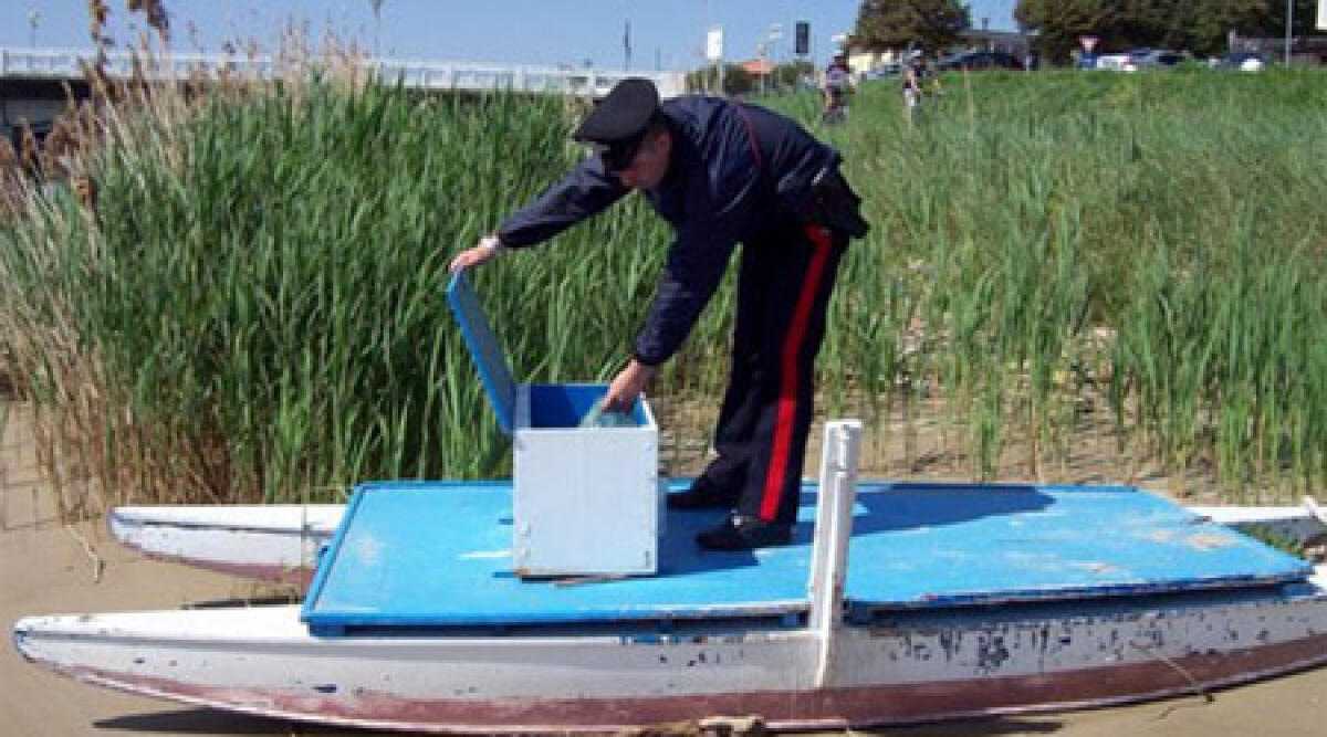 Carabinieri trovano moscone di salvataggio alla deriva, restituito al proprietario - 