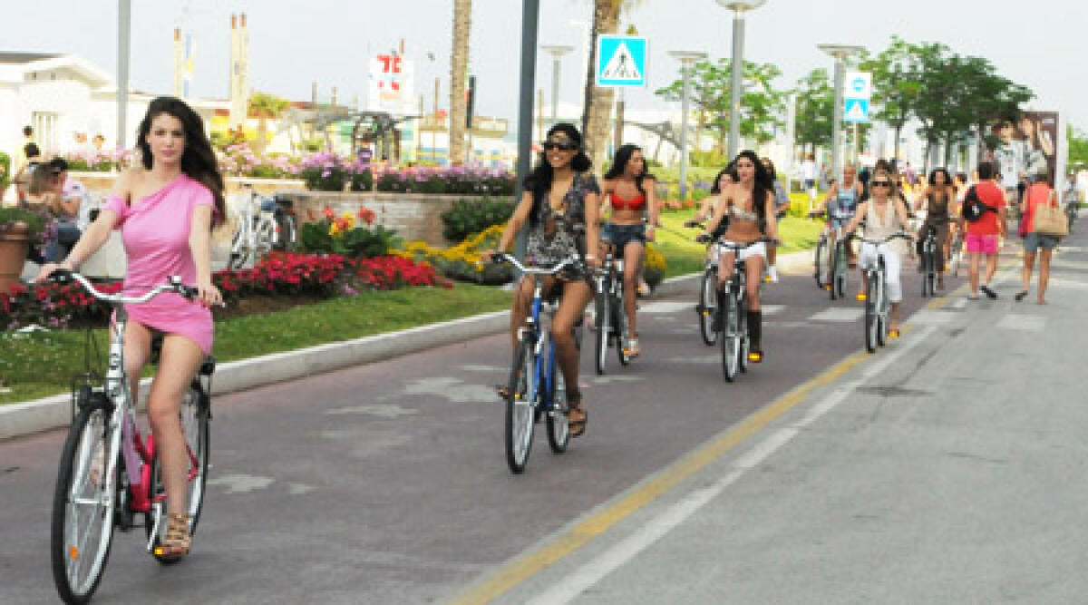 Bellezza e benessere: grande successo per glam biker a Riccione -