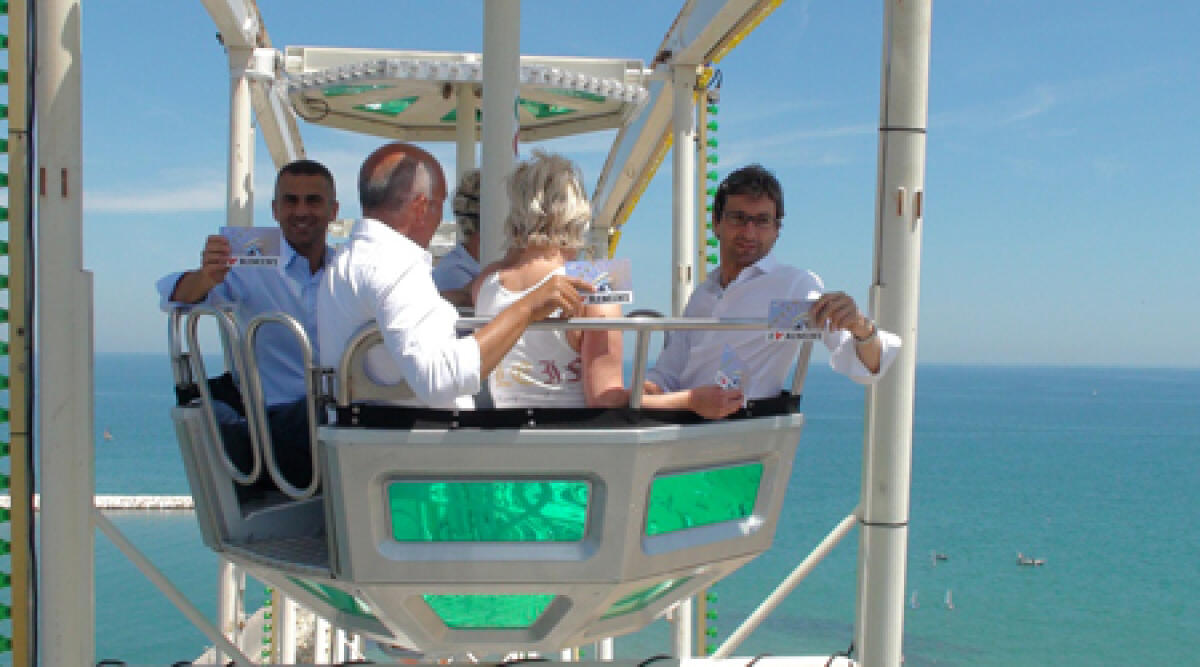 Rimini, inaugurata l'enorme ruota panoramica -