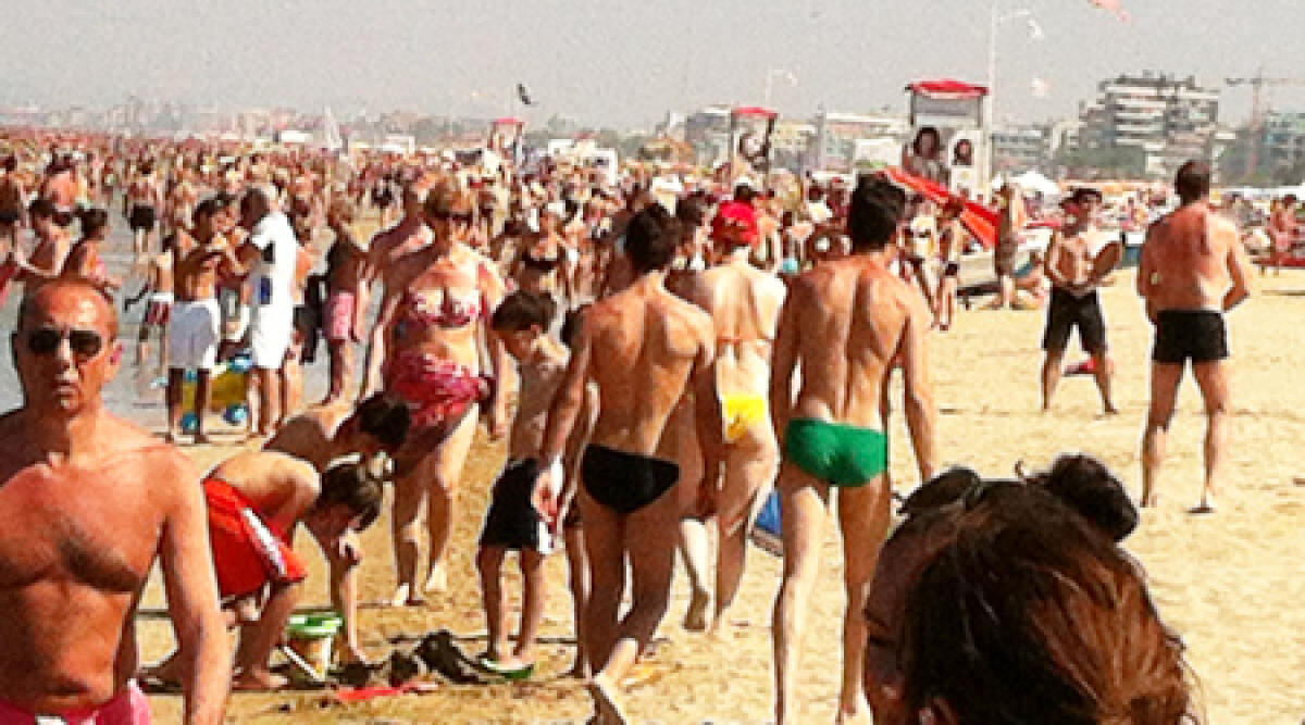 Tra spiaggia e ristoranti Rimini piena per l'inizio dell'estate - 