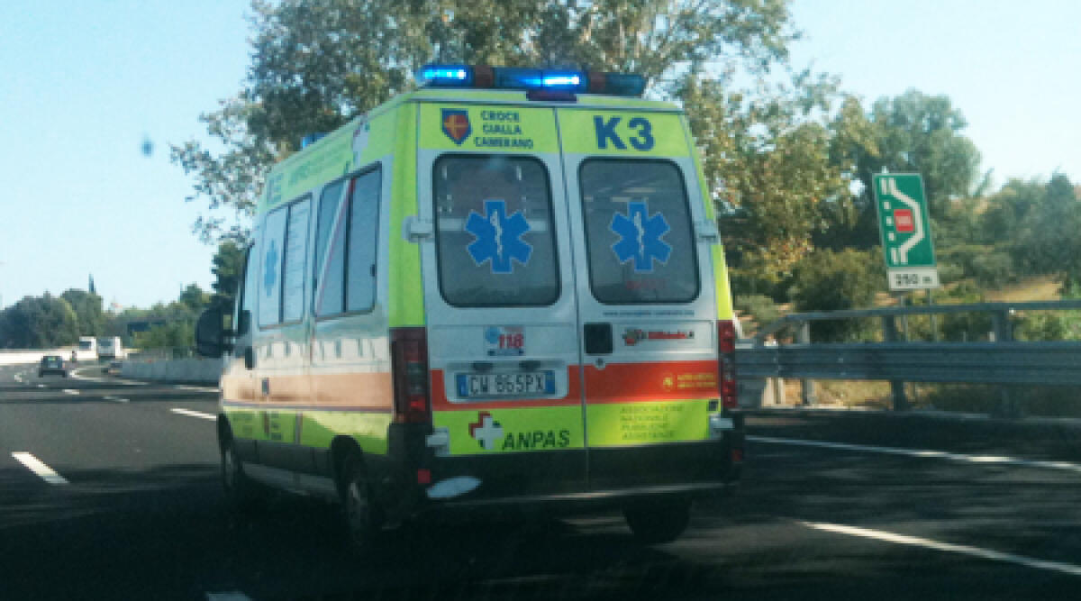 Padre e figlio giu' dal balcone a Ravenna -