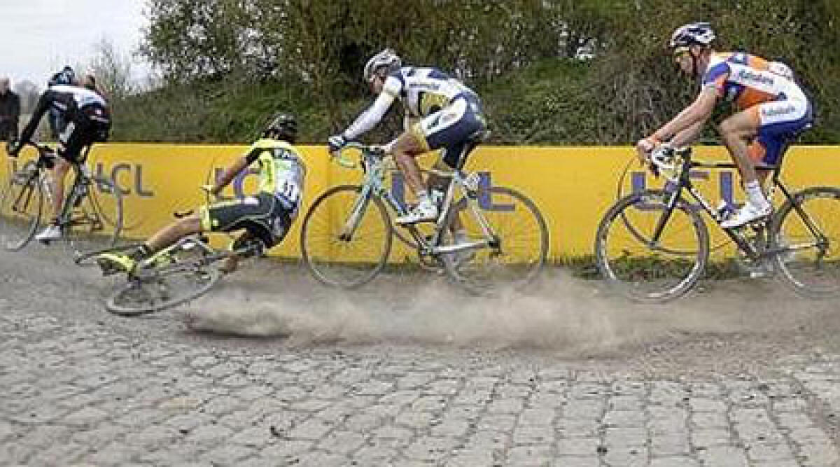 Ciclista cade ai 60 all'ora nella discesa Pugliano-San Leo -