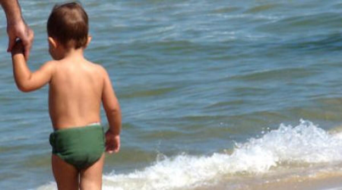 Bimbi tedeschi si smarriscono in spiaggia: i Carabinieri li riaffidano al padre - 