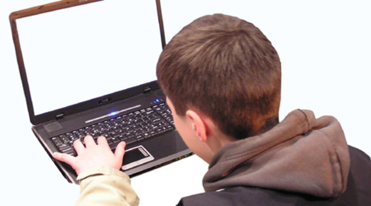 Lo zio la sculaccia, bimba chiama i Carabinieri - 