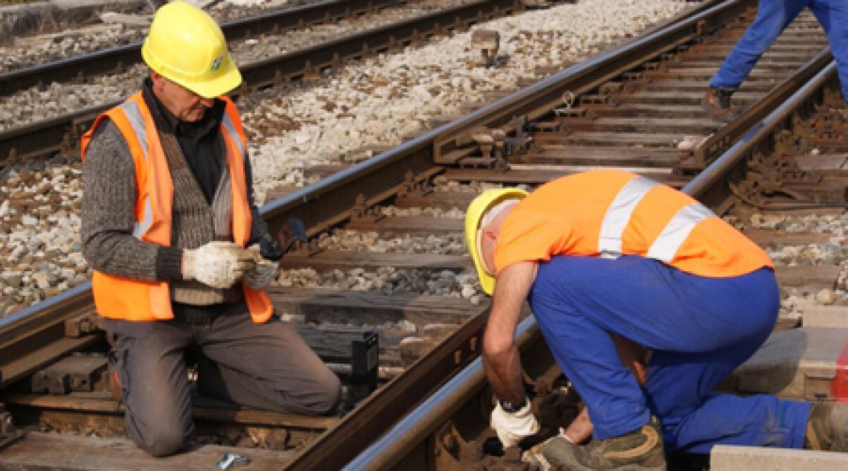 Treno deragliato, indagati tre operai della manutenzione - 