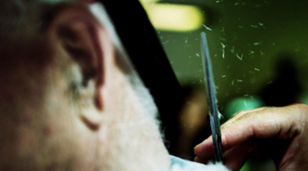 Insoddisfatto del taglio di capelli: scoppia litigio con il barbiere - 