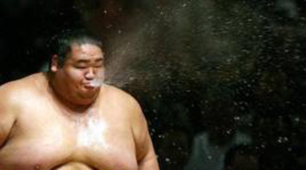 Sputa in faccia ai passanti: lituano fermato, aveva precedenti - 