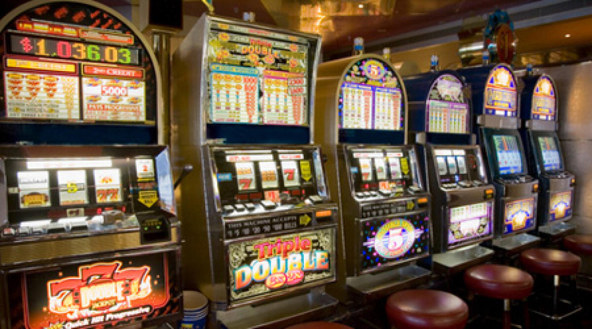 Rimini: non vince alla slot machine e da' in escandescenze -