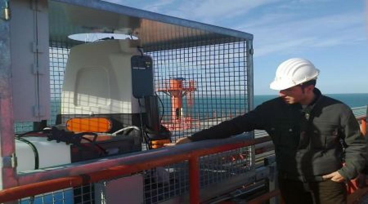 Rimini: installato nuovo anemometro sulla piattaforma Azalea -