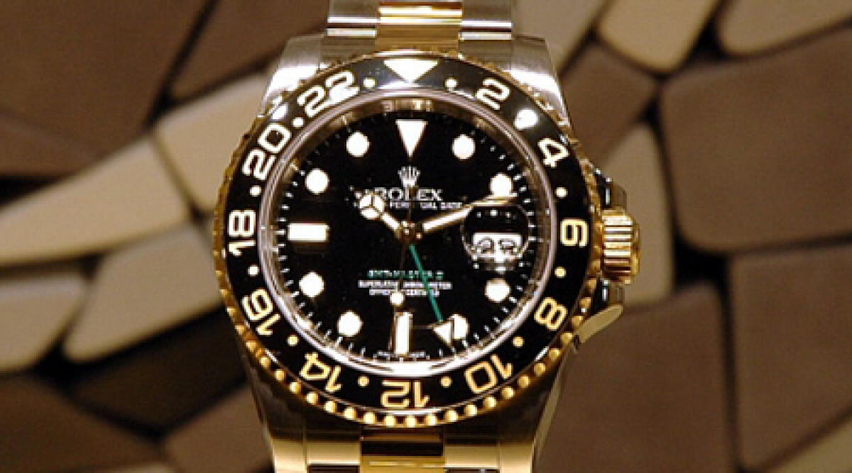 Vuole pagare rolex con assegno non regolare: nei guai 60enne napoletano - 