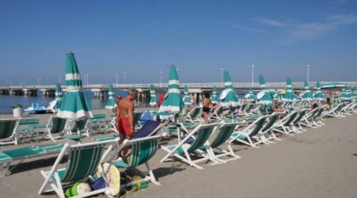 Balneari: oggi la protesta in Regione, da Gnassi rimproveri ai bagnini -