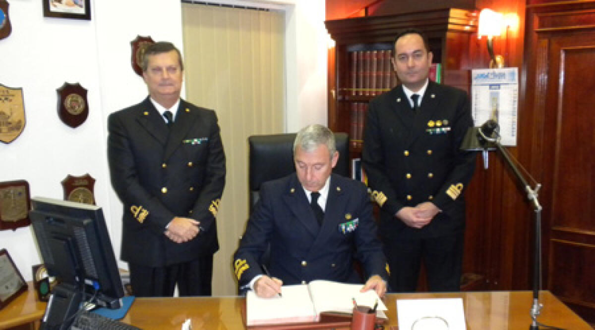 Il comandante Ruzzittu in visita alla Capitaneria di Rimini - 