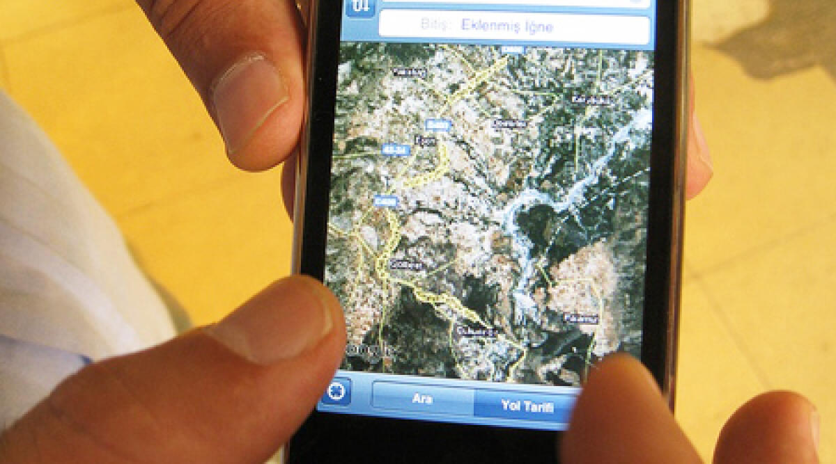 Dimentica cellulare al bar, viene rintracciato in mano a una donna - 