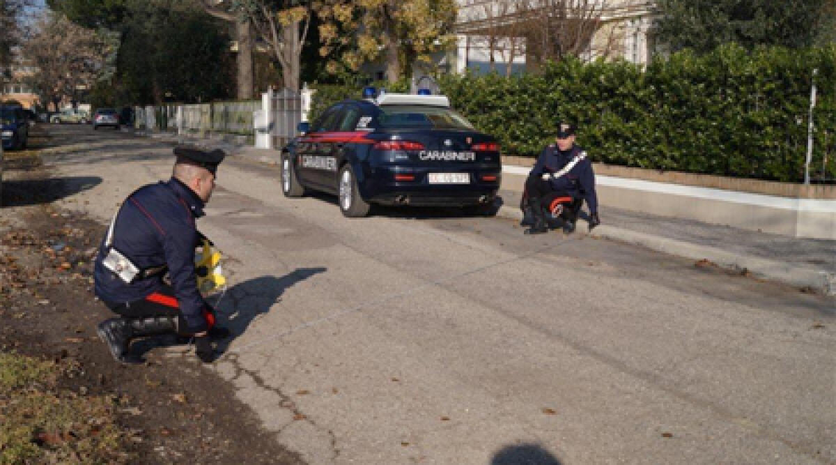 Tragedia a Montescudo: padre fa retromarcia e uccide la figlia di tre anni -