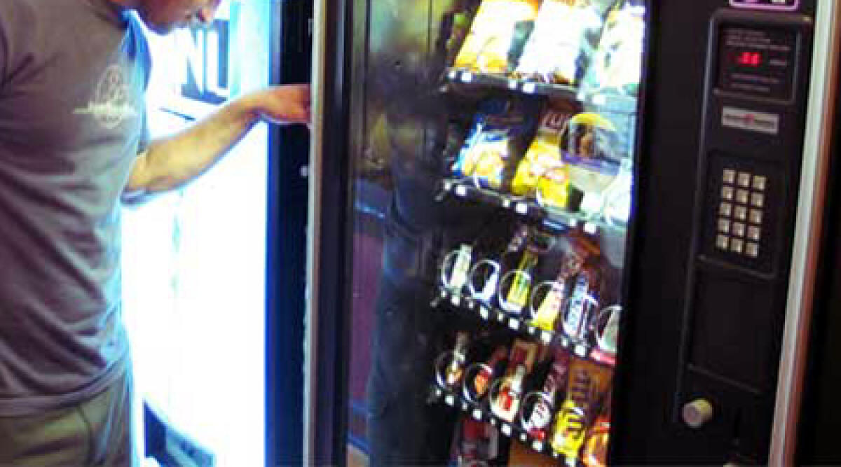 Raid ladresco ai distributori alimentari dell'Infermi, denunciato 38enne - 