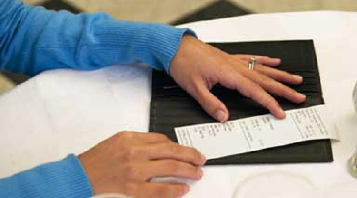 Carta di credito senza soldi, denunciati clienti di ristorante morosi - 