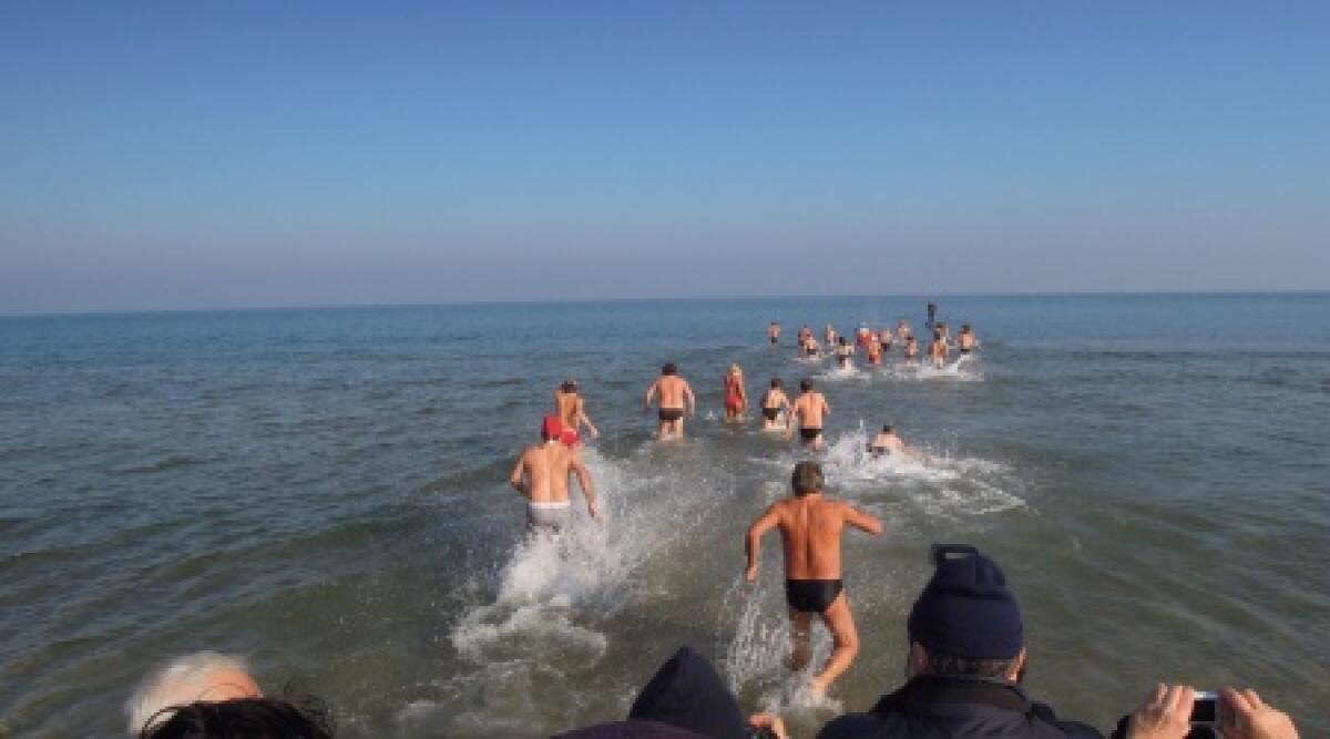 Riccione: un tuffo in mare per cominciare bene il 2013 - 