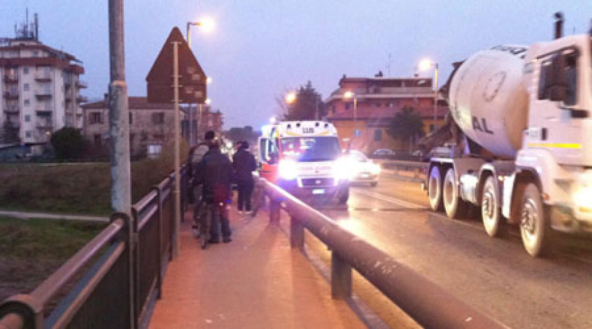 Rimini, bimbo cade dalla bici sul Ponte Marecchia - 
