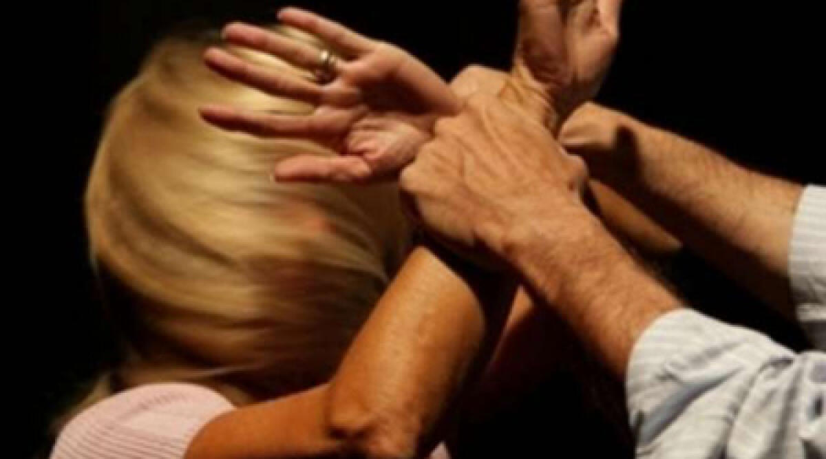 Palpata e tentato bacio a dipendente: alla sbarra imprenditore 60enne - 