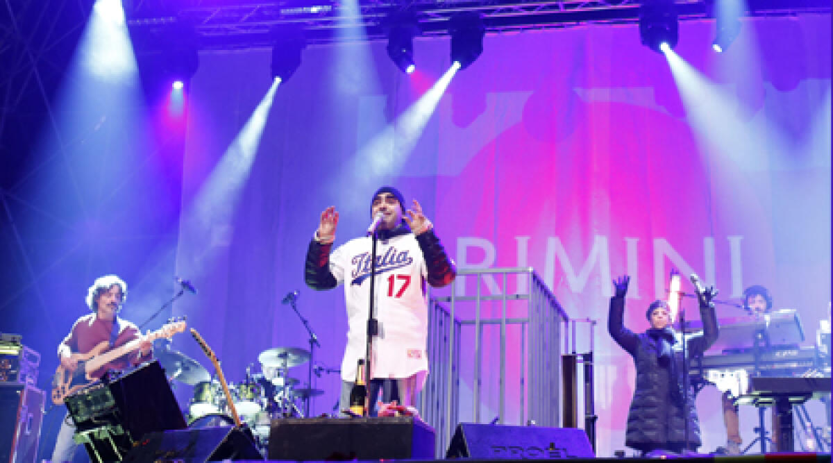 Foto Notizia: capodanno a Rimini fa il pienone -