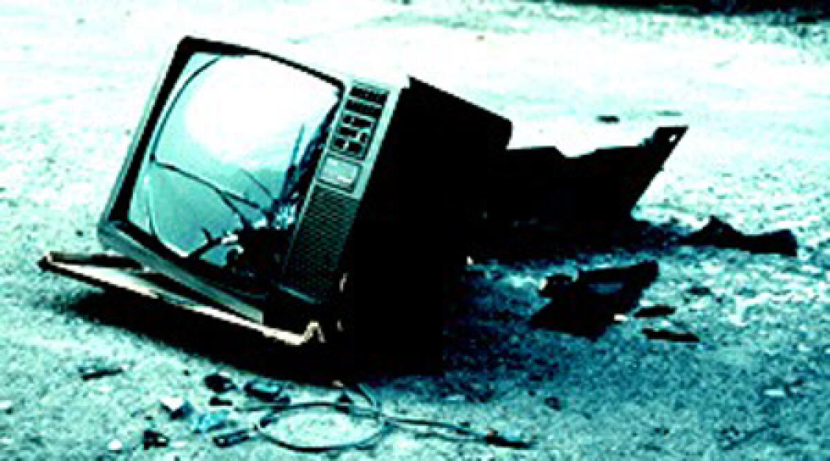 Fiamme dalla cenere, esplode televisore in abitazione di Viserba - 