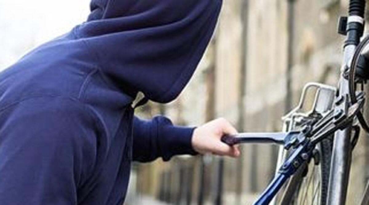 Guardia giurata sorprende ladro di biciclette fuori dall'ospedale -