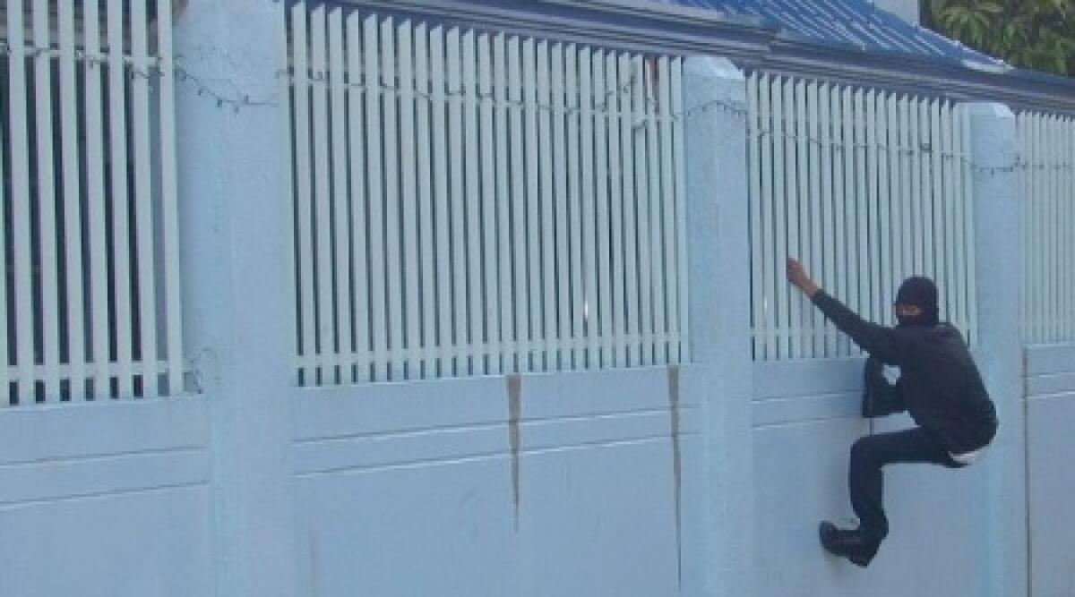 Scavalca in Fiera, scambiato per ladro: aveva perso chiavi e portafogli - 