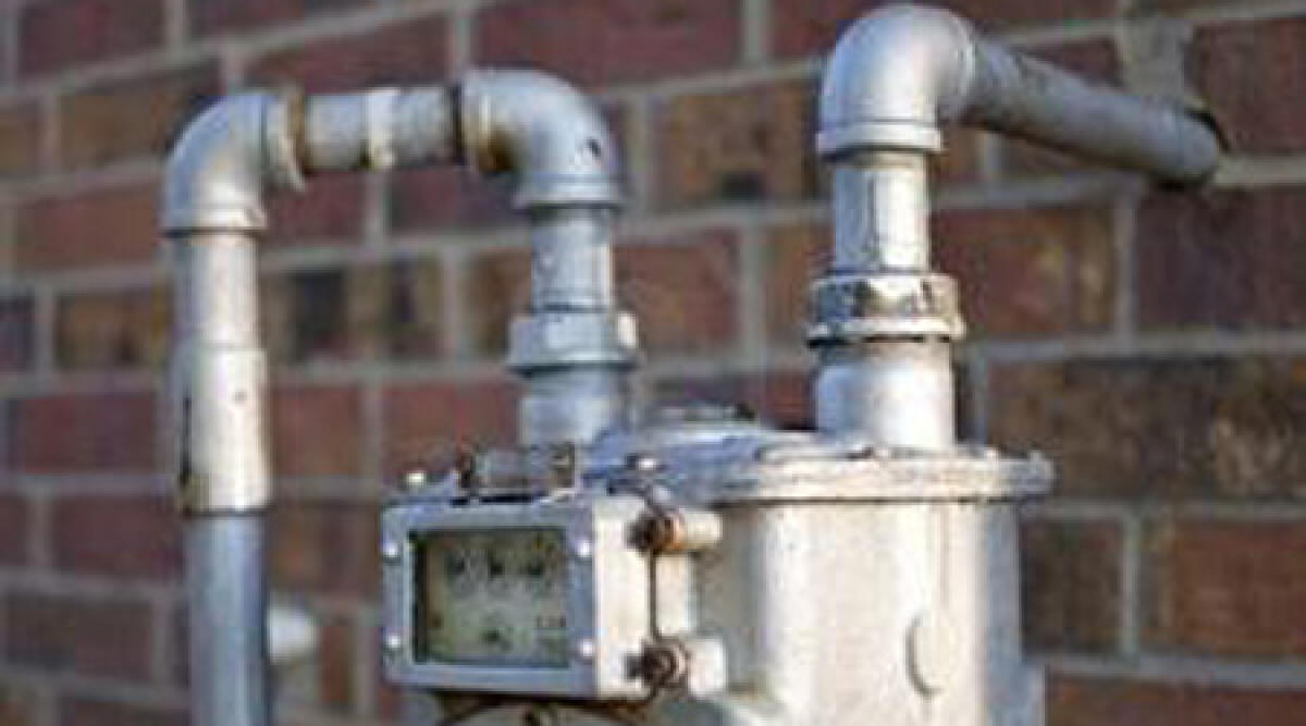 Contratto di fornitura acqua in comune: lite tra famiglie per pagamento bolletta - 