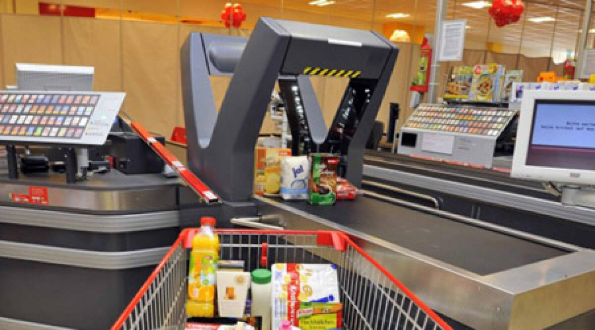 Furto di scarpe e di generi alimentari, due denunciati a Rimini - 