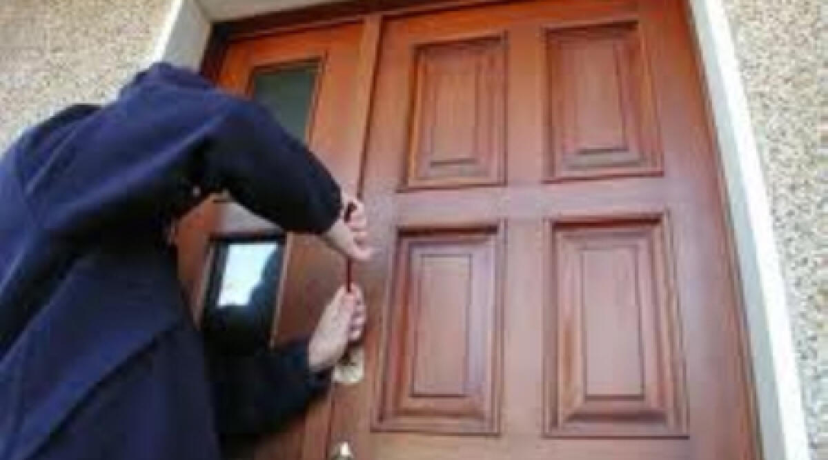 Rimini, topi d'appartamento scatenati: raffica di furti in via Macanno - 