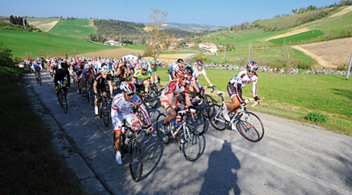 Ciclismo: al via la 17° Granfondo Selle Italia 'Via del Sale' -