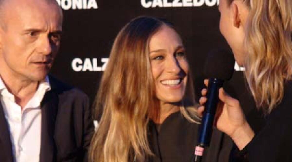 Video: passerella di star per Calzedonia, Sarah Jessica Parker e Kesha -