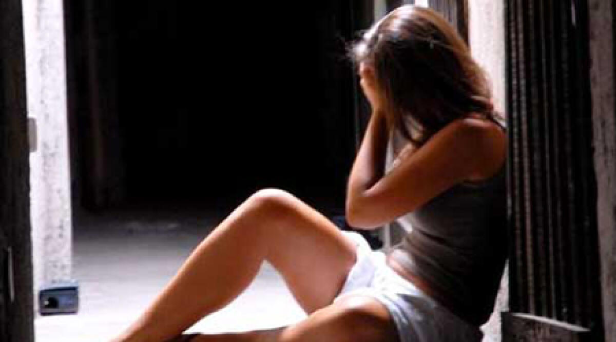 Donna sfigurata con acido: sicario ustionato forse da liquido -
