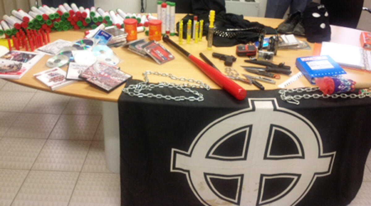 Armi e simboli fascisti: denunciati 6 riminesi, la violenza la loro ragione di vita -