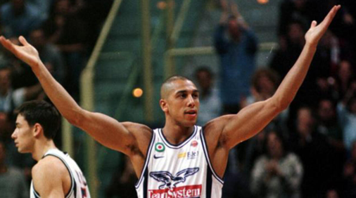 Carlton Myers: s&igrave; al Basket in spiaggia - 