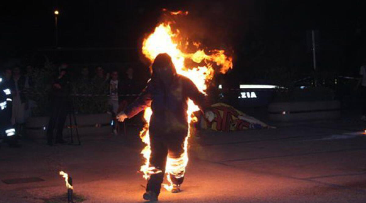 Uomo in fiamme in Via Dario Campana: era un abusivo dell'ex macello - 