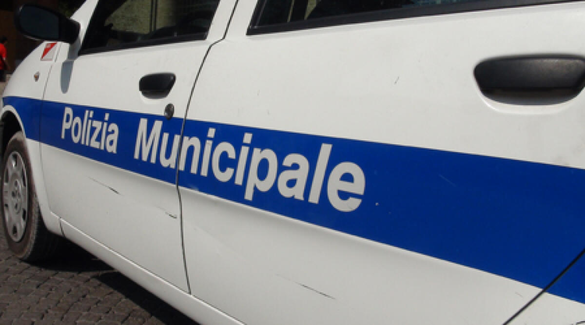 Bellaria, appartamento occupato: poliziotti si fingono fattorini delle pizze per sgomberarlo - 