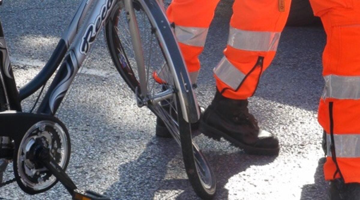 Sant'Ermete: in bici si scontra con un'automobile, &egrave; in gravi condizioni - 