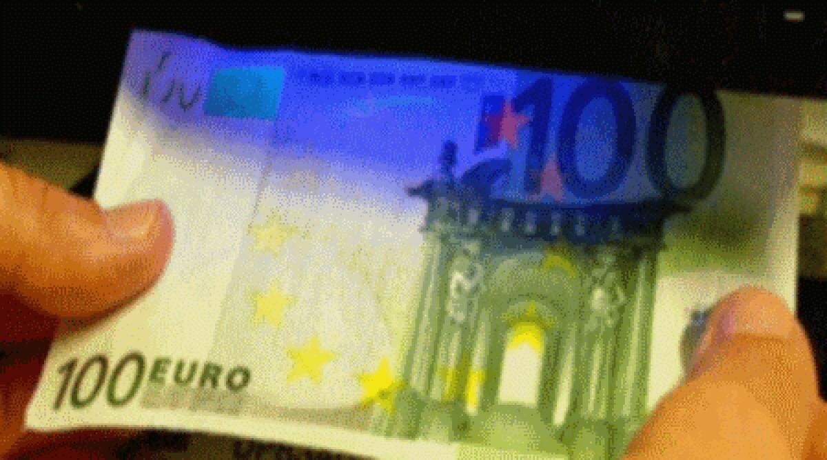 Tentano di pagare con soldi falsi: in manette due giovani - 