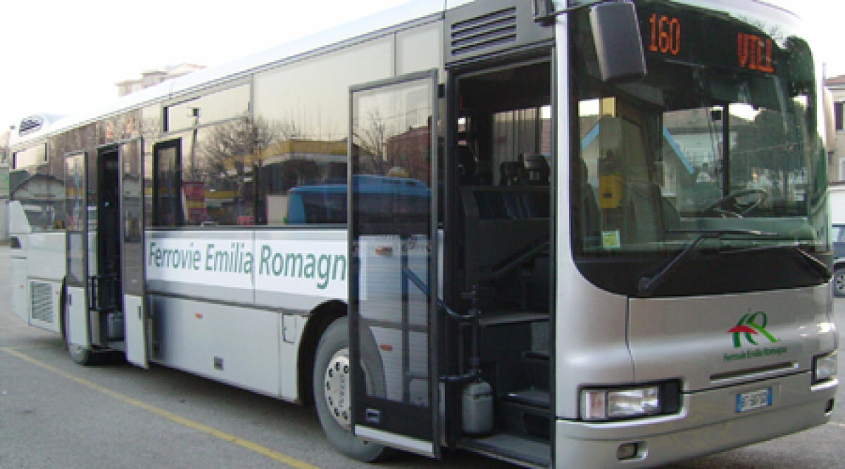 Aumento biglietti autobus, &egrave; polemica. Lombardi Pdl: colpisce studenti e famiglie - 