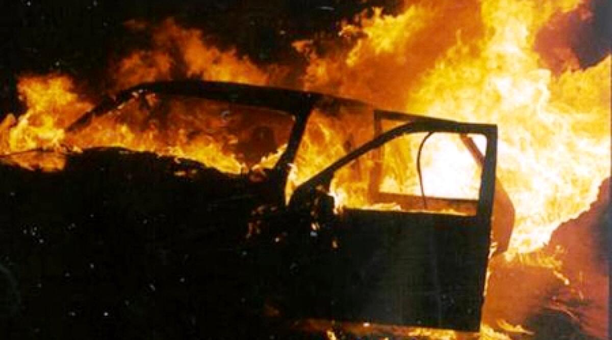 Rimini: auto in fiamme in via Portogallo - 