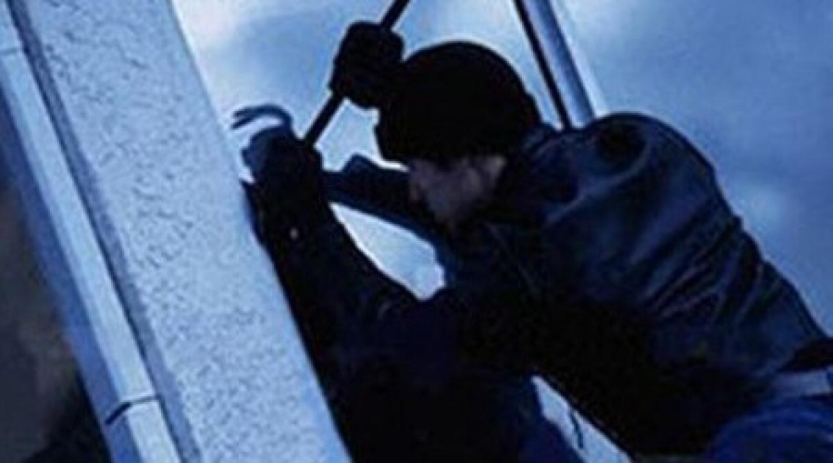 Rimini: visita notturna all'ambulatorio. Predoni in fuga, ritrovato computer - 